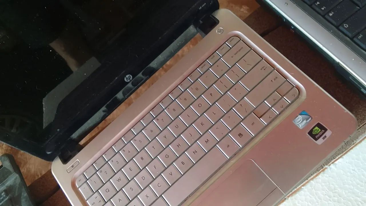 Notebook com defeito 4 unidades pra retirada pecas - Foto 3