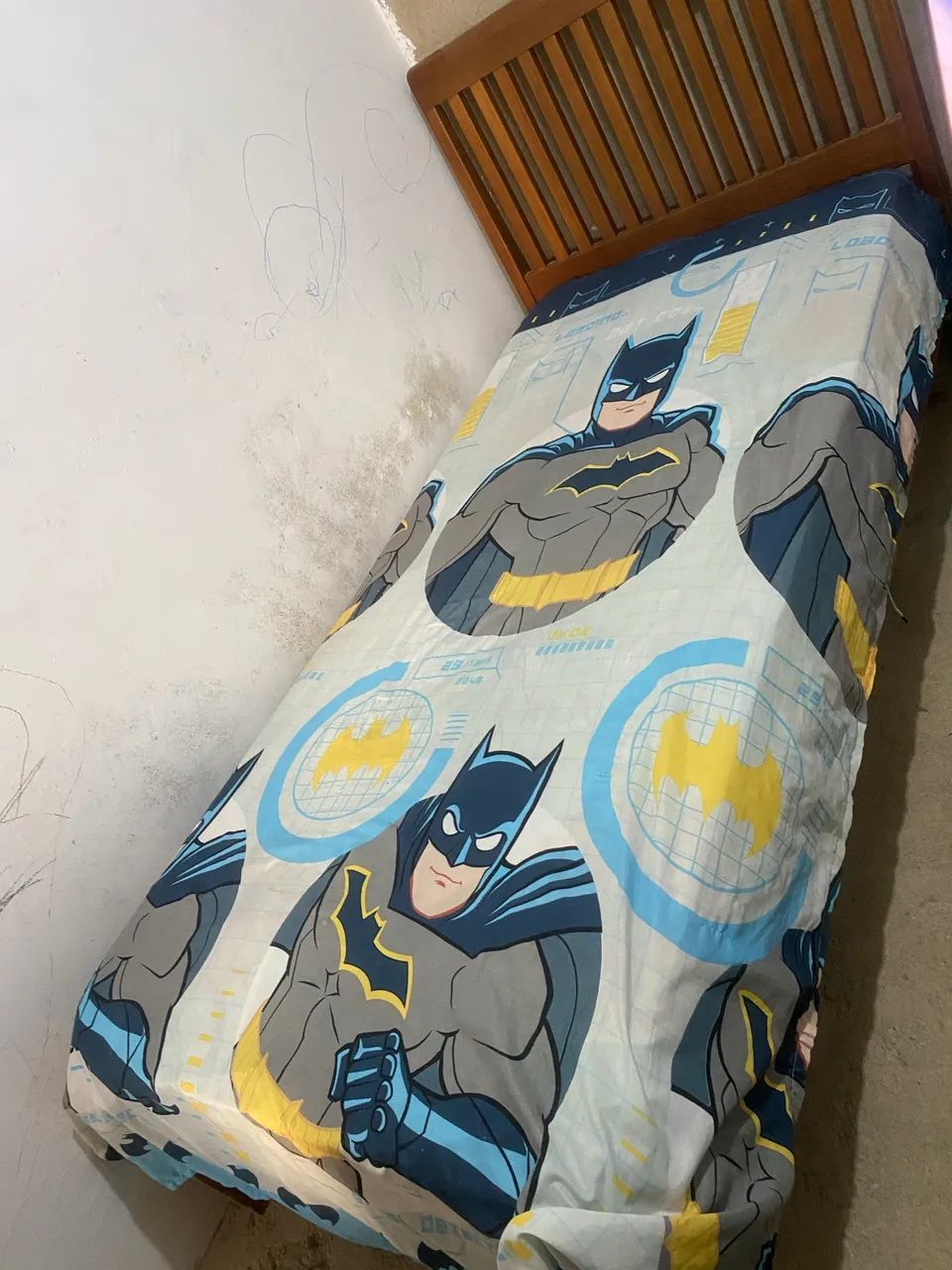 Vendo duas camas uma infantil e uma de solteiro 