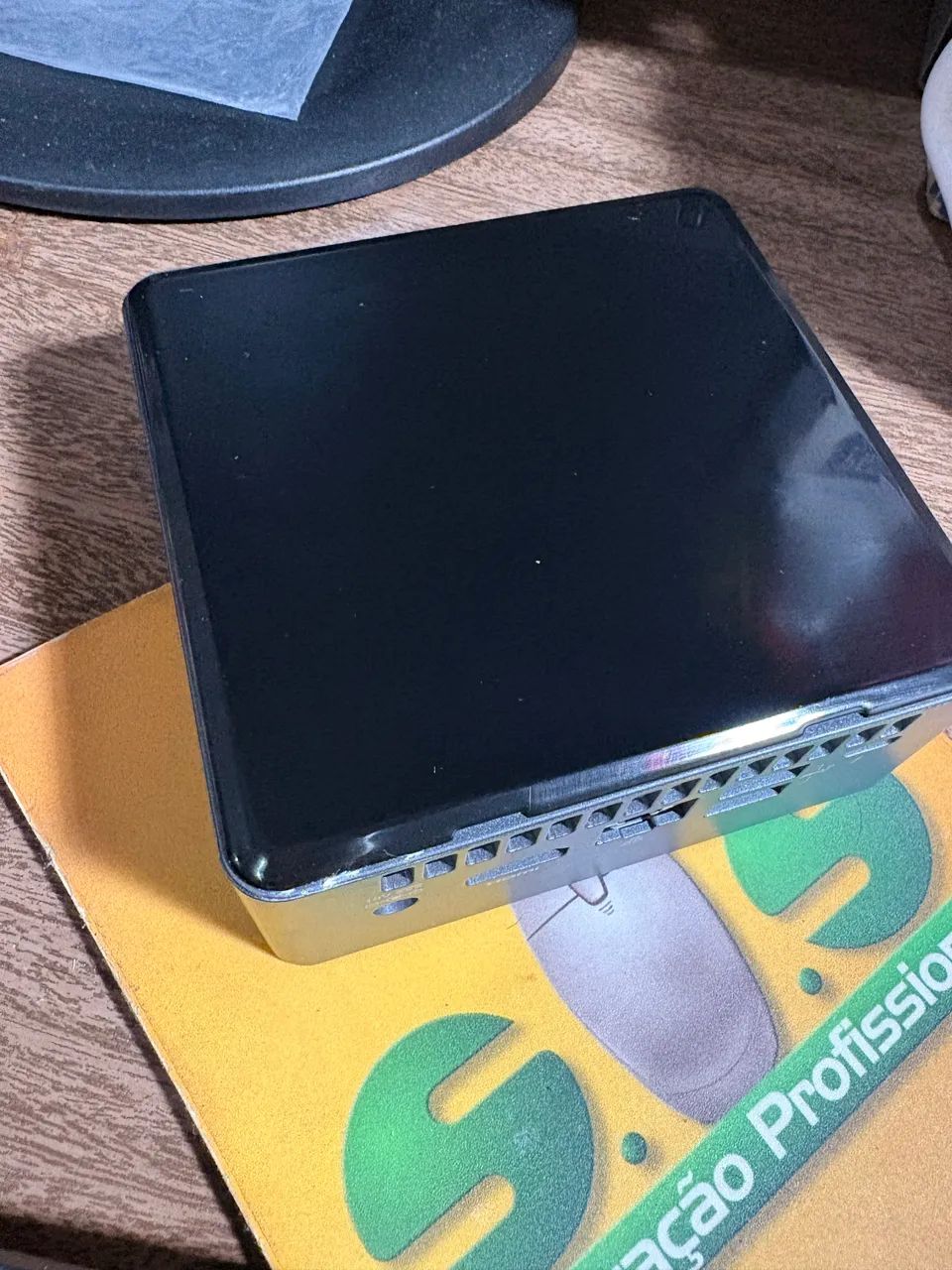 Mini PC NUC 8i3BEH 8º Geração SEM MARCAS DE USO.