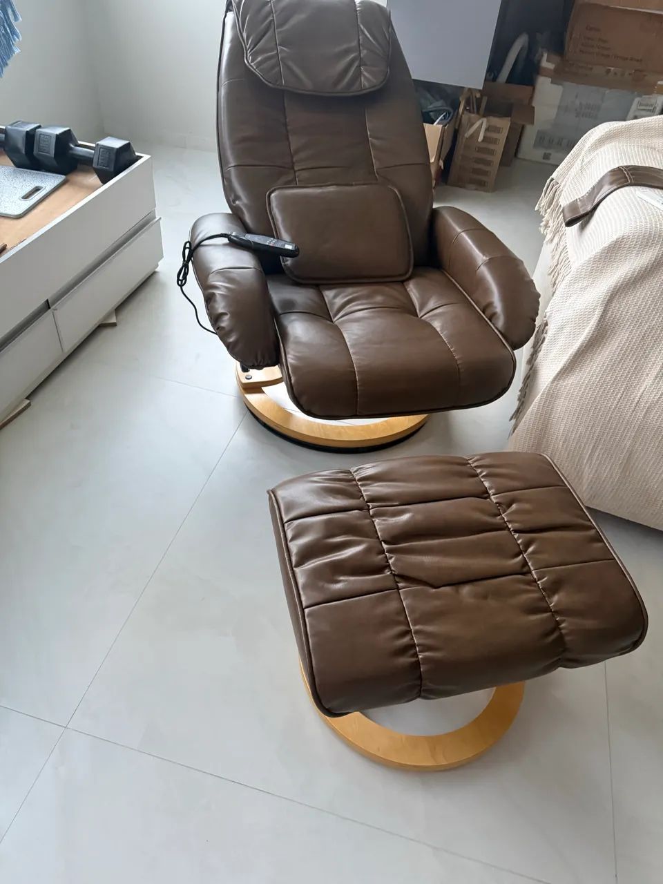 POLTRONA - Cadeira do papai com massagem e puf - Foto 5