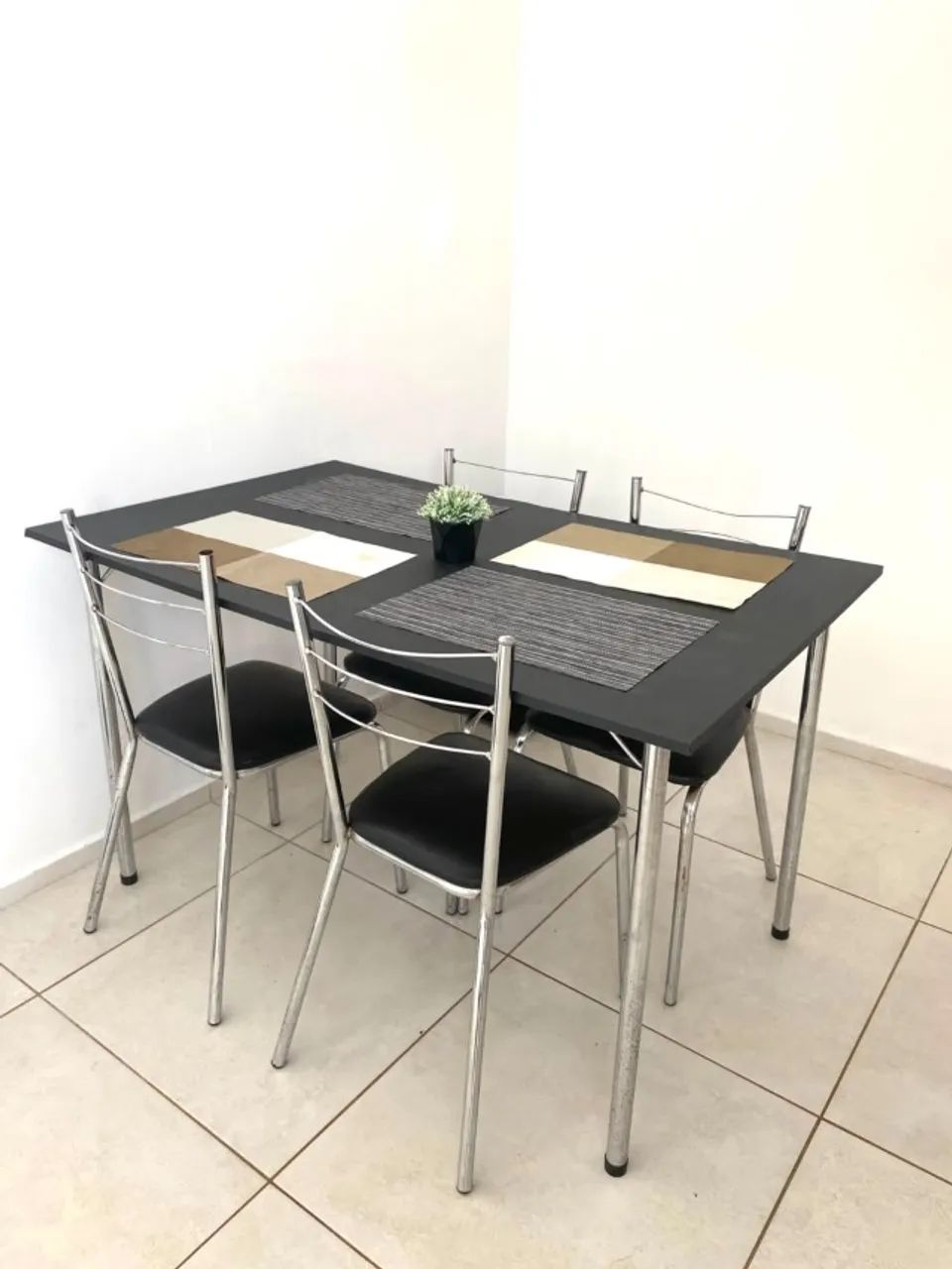 Mesa de Jantar 4 a 6 Cadeiras