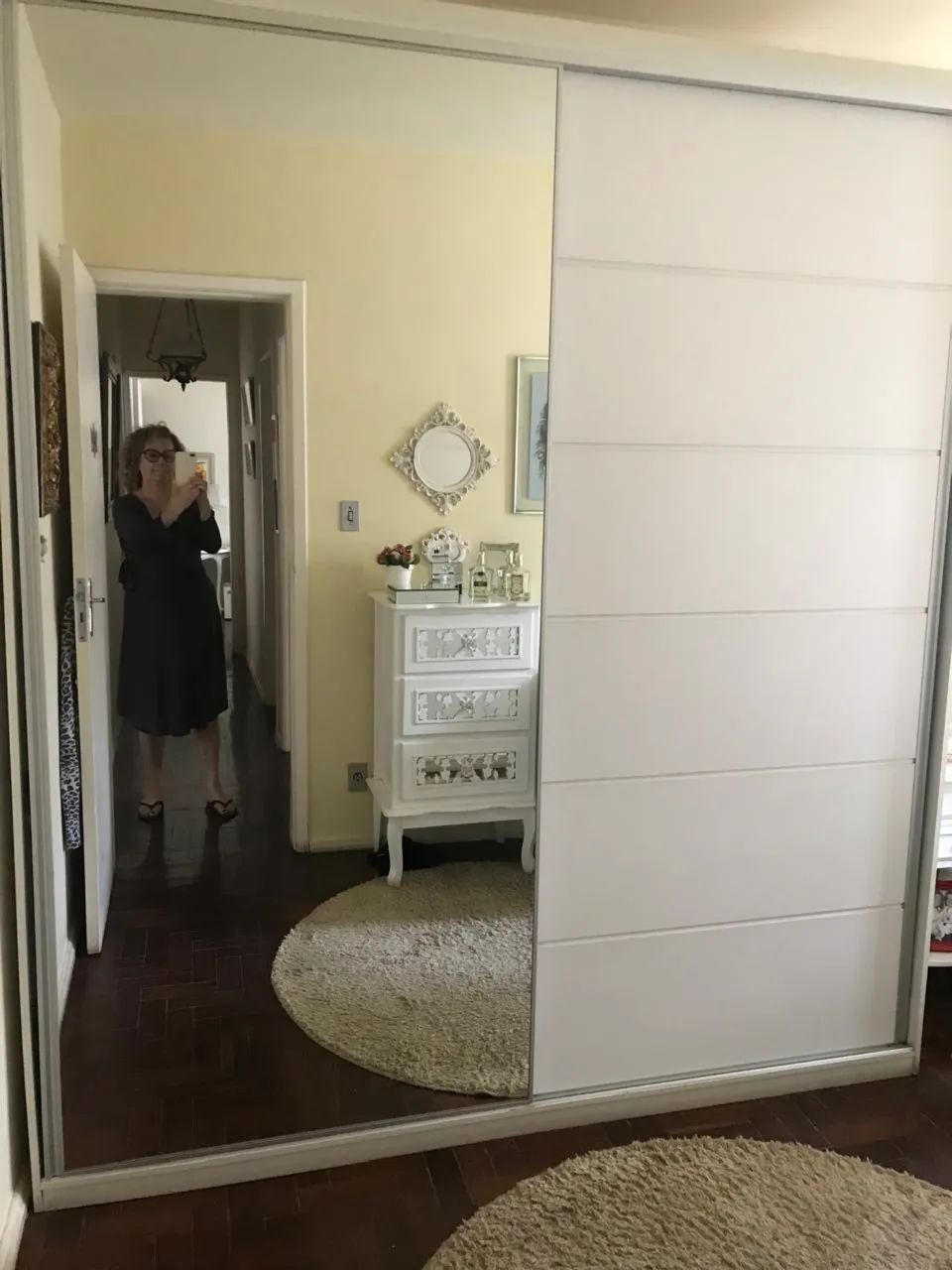 Guarda roupa em mdf com porta de espelho