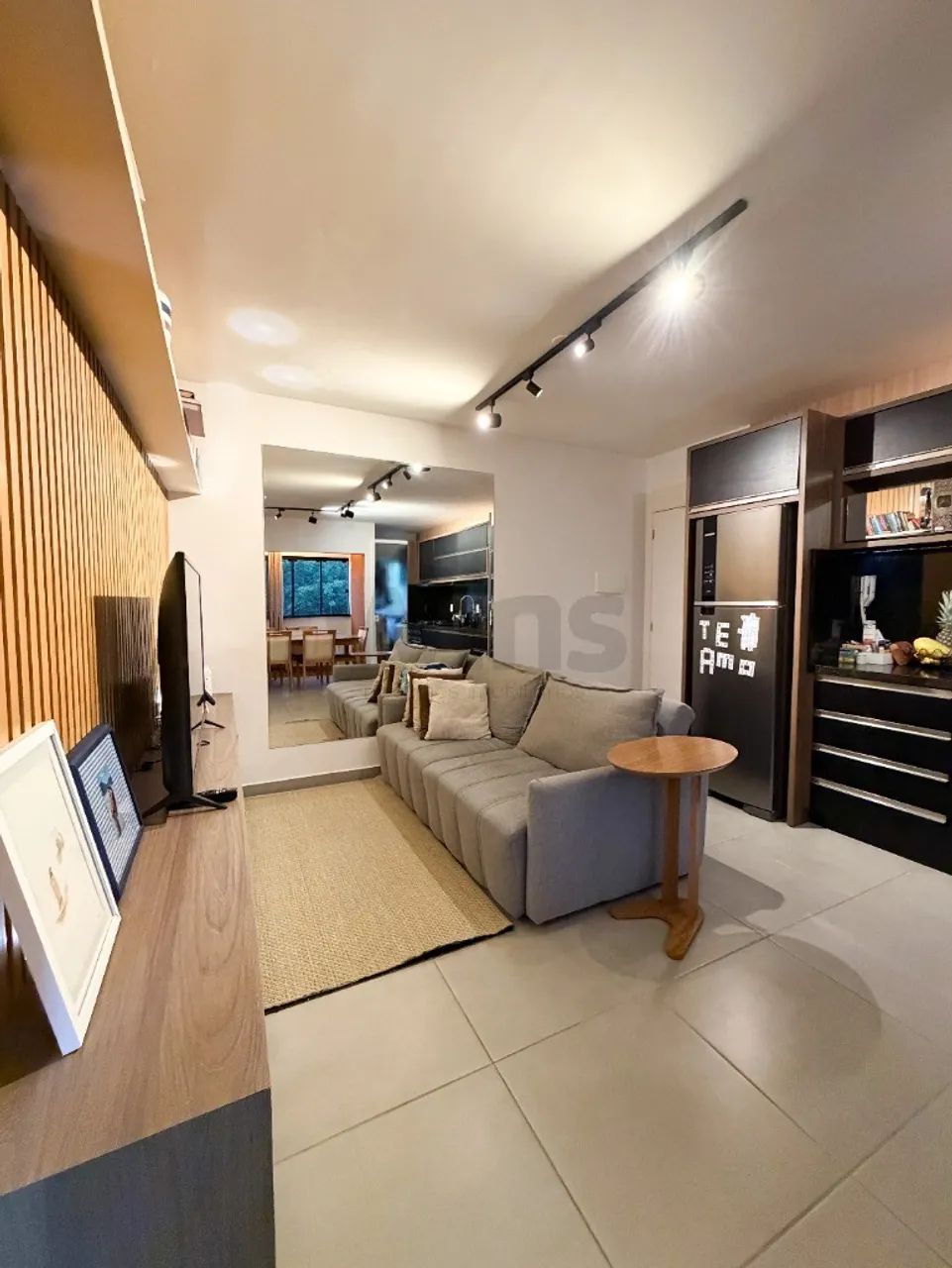 Apartamento 2 dormitórios, sacada com churrasqueira, semimobiliado em Criciúma - Foto 3