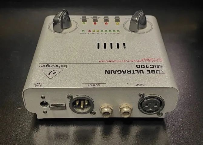 Behringer Pre Amplificador Valvulado Tube Ultragain Mic 100