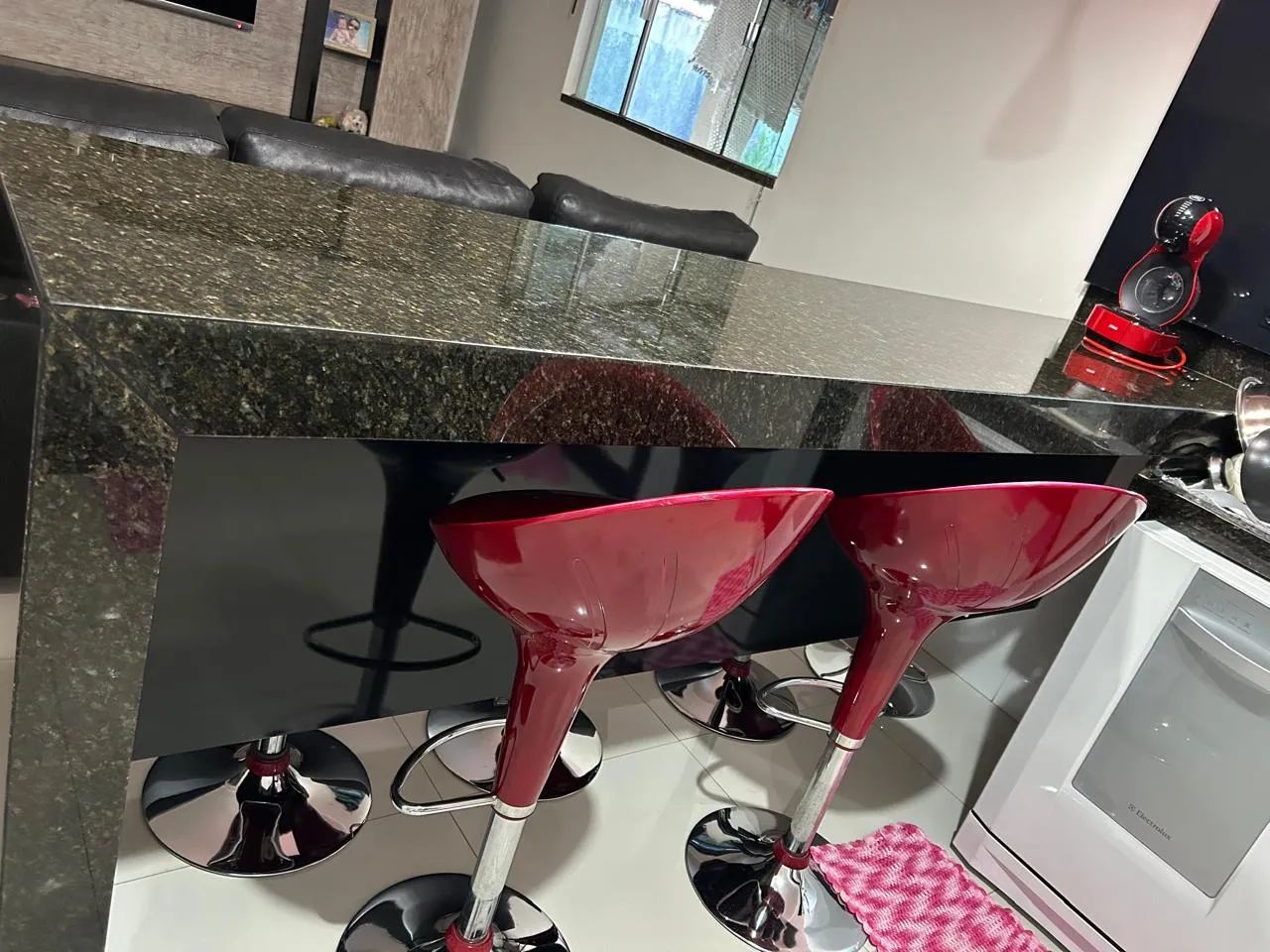 Vendo 5 banquetas taça vermelha bem conservadas - Foto 2