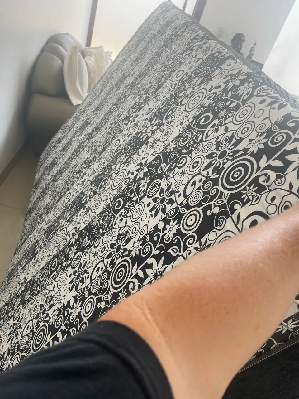 Vendo cama box semi nova 