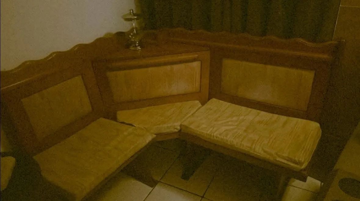 Vendo canto alemão, madeira maciça, conservadissimo, lindo!!