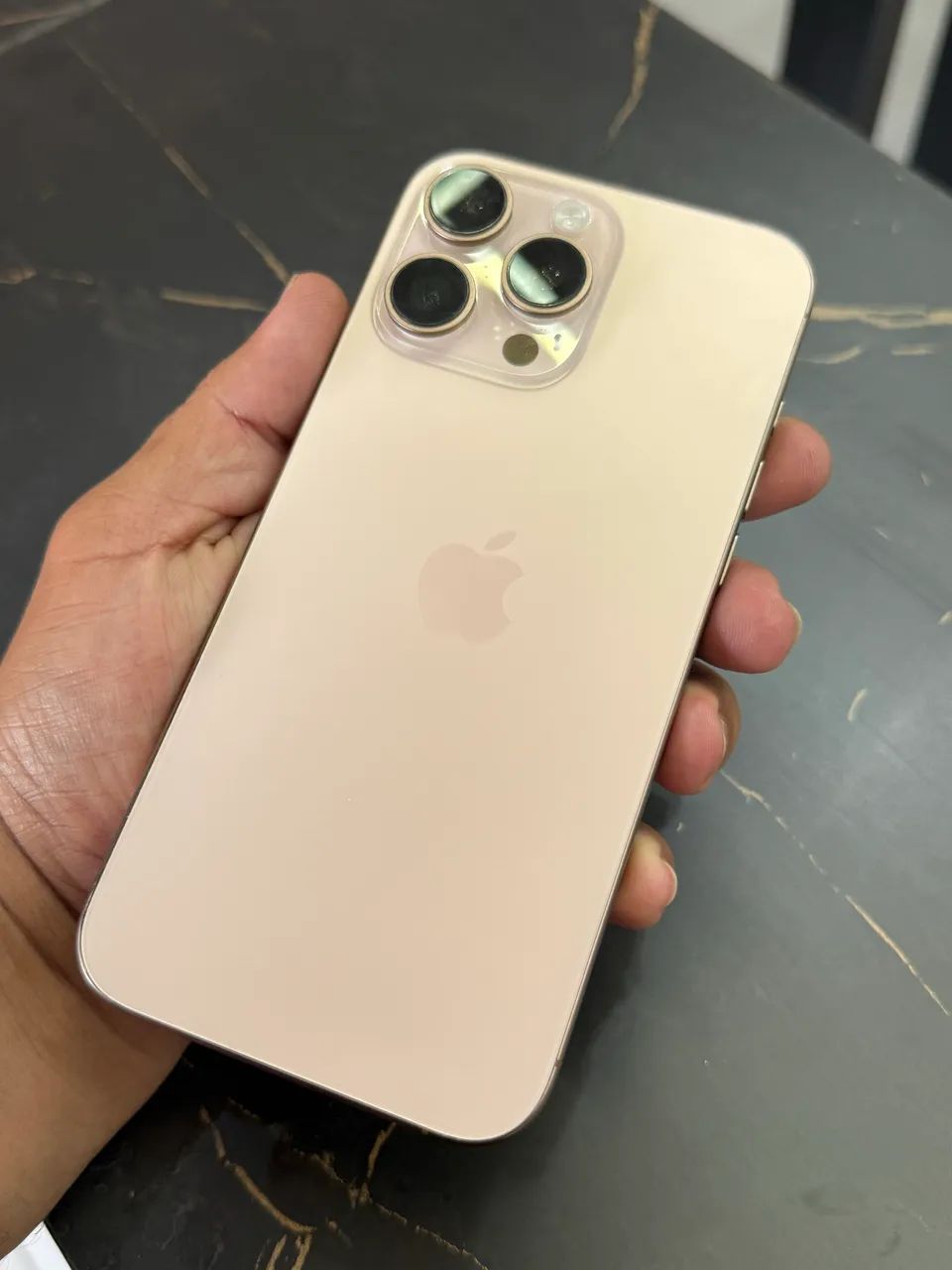 iPhone 16 Pro Max Bateria 94% todo original 4999,00 - Foto 2