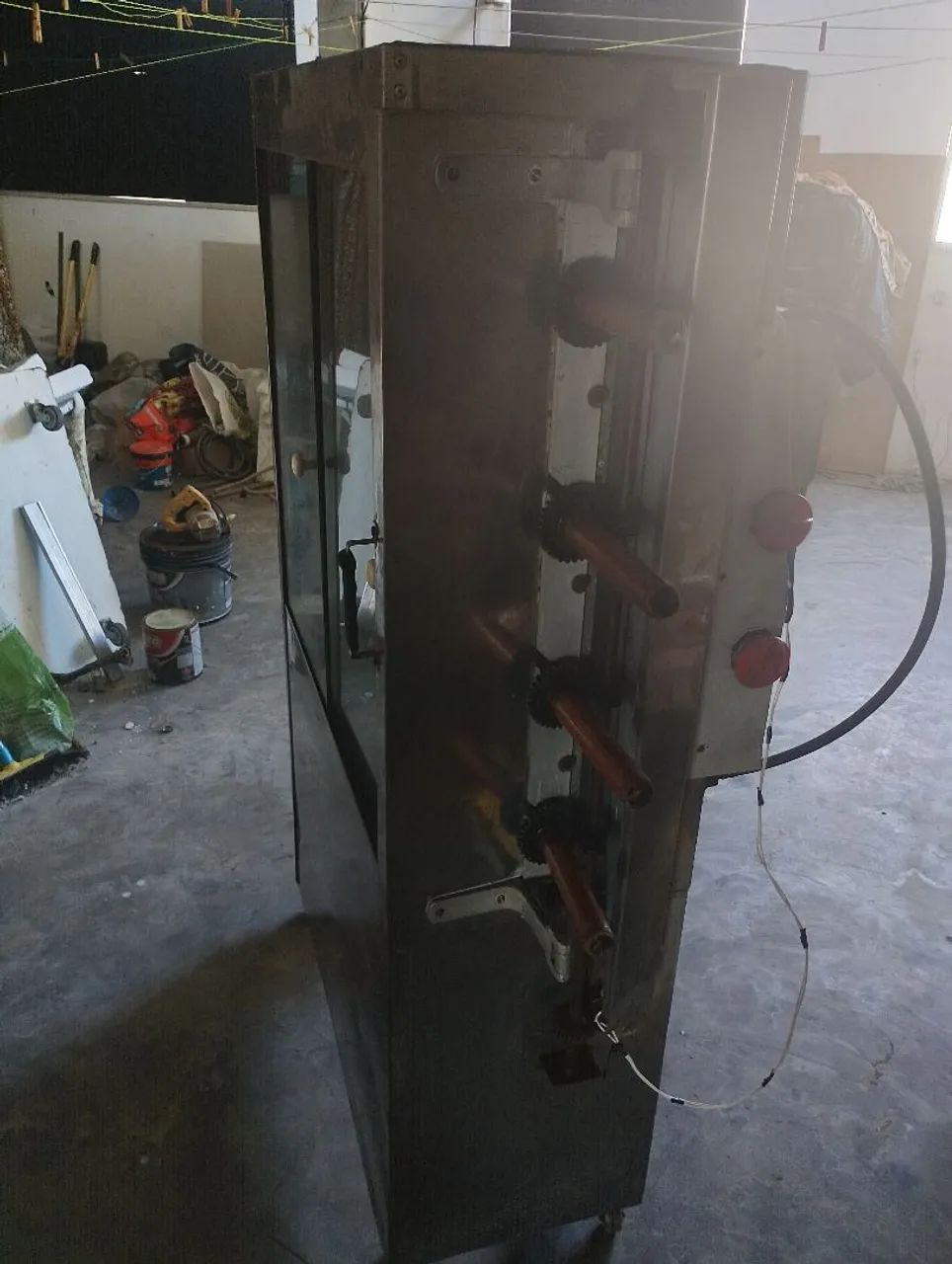 Máquina de assar frango 
