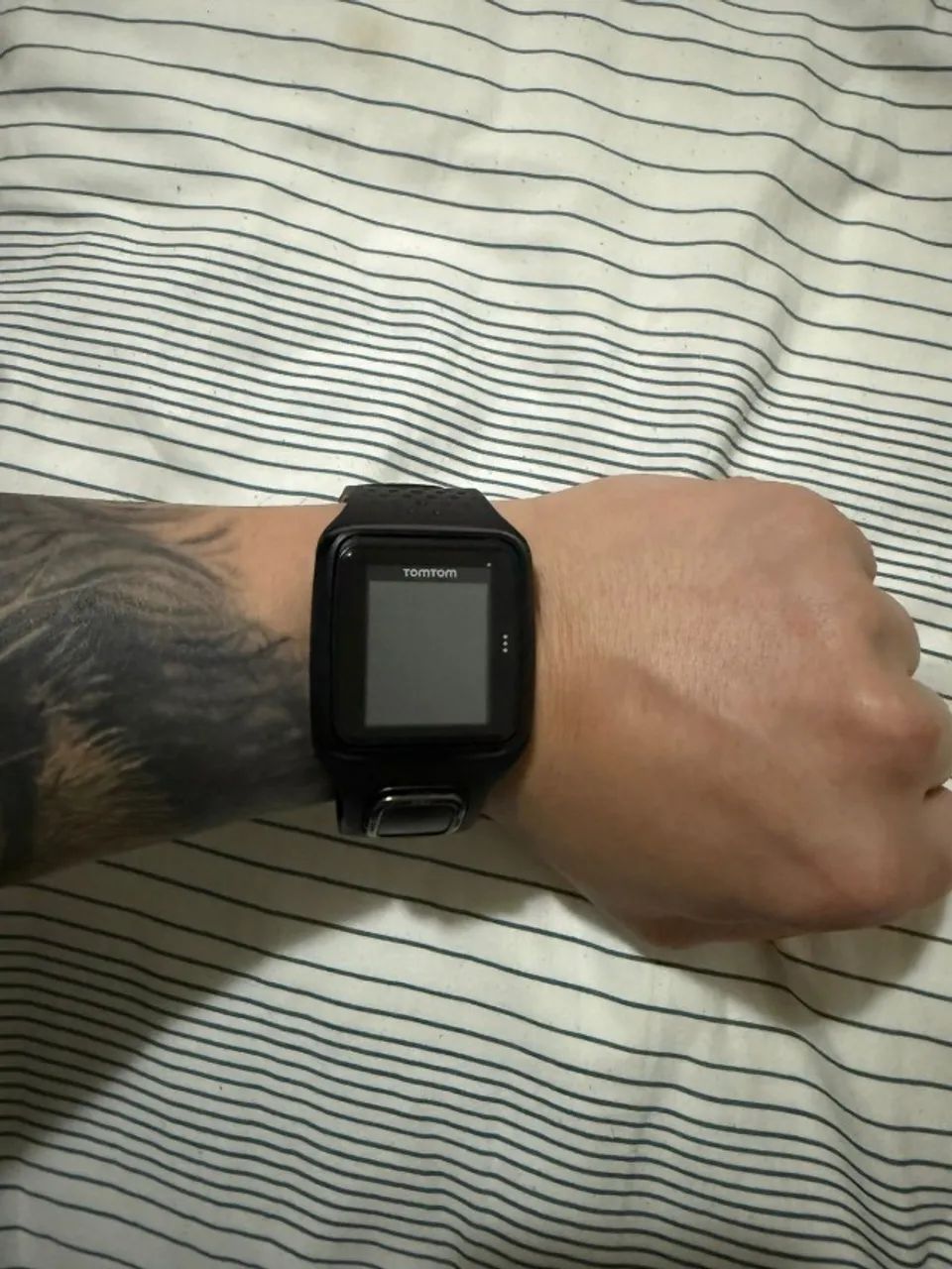Relógio Tom Tom com carregador e pulseira originais