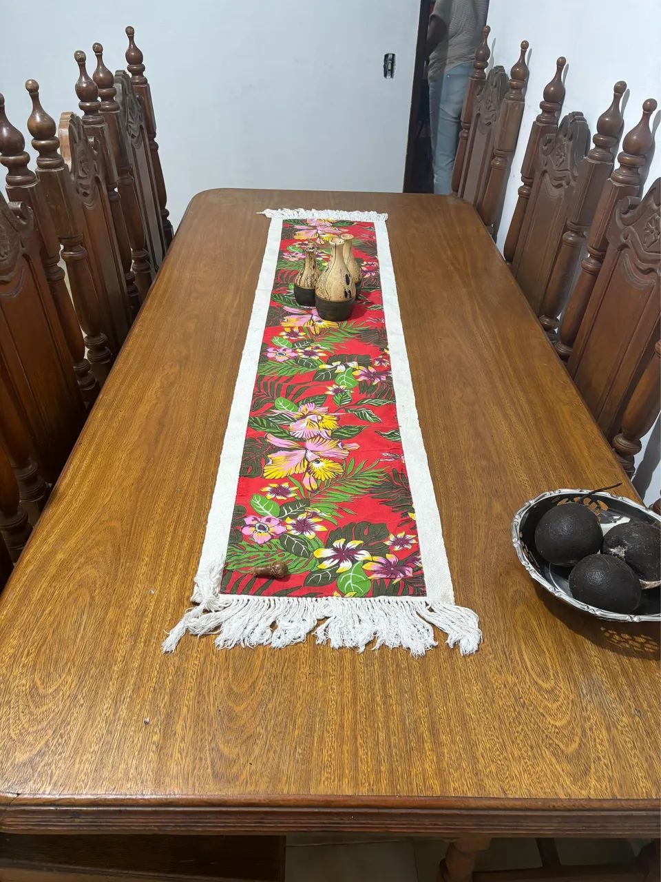 Mesa de 8 cadeiras de madeira maciça de CEREJEIRA. - Foto 2