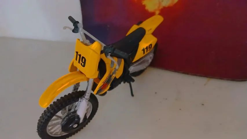 miniatura MOTO SUZUKI RM 250 AMARELA 119 - Foto 2