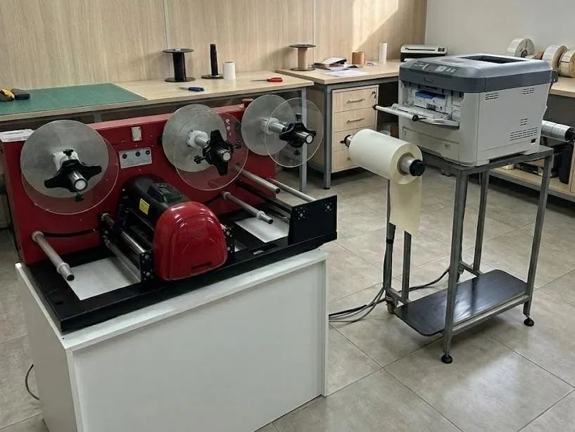 Conjunto Versa Press + LabelCut, impressão digital e corte para rótulos