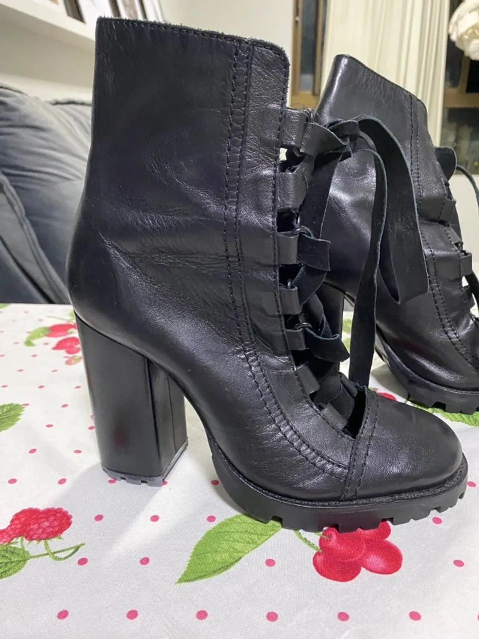 Bota de couro Schutz tam 36 - Foto 5