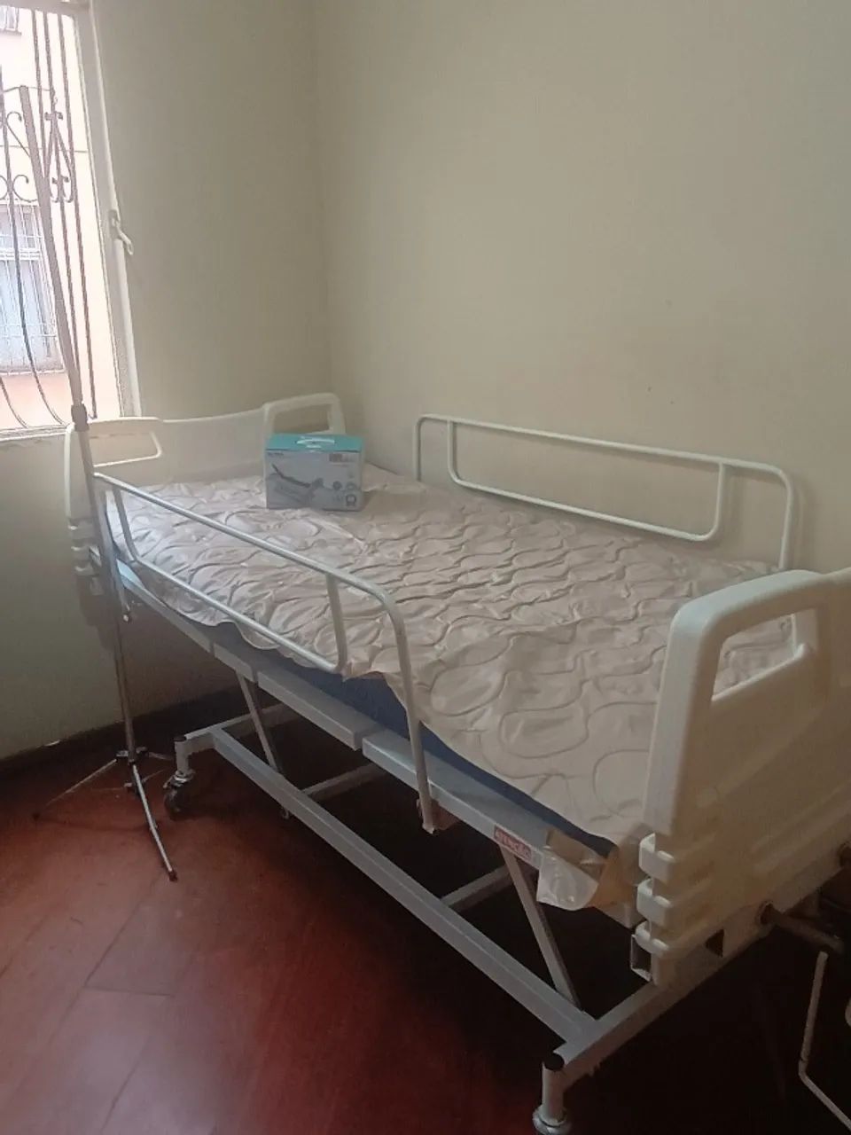 Cama hospitalar com colchão  - Foto 2