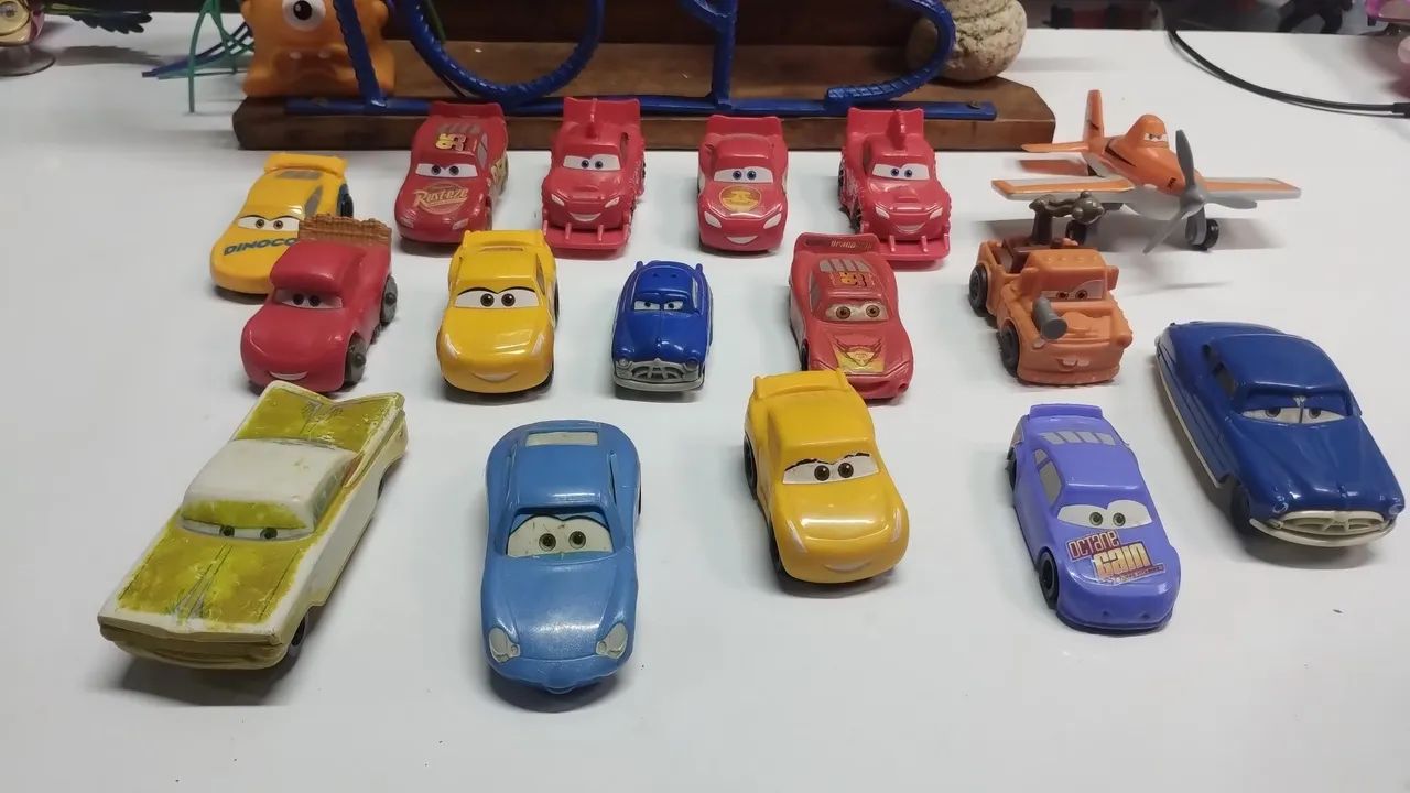 Carros Disney colecionáveis unidade 