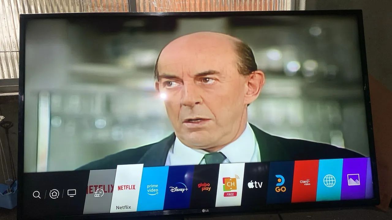Vende-se uma TV LG smart 4K 50 polegadas