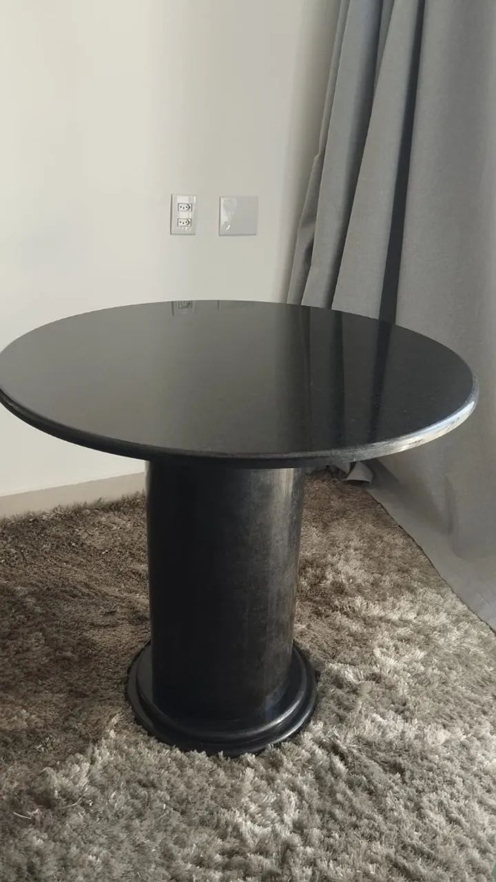 Mesa Redonda em Granito Preto - Elegante e Muito Resistente