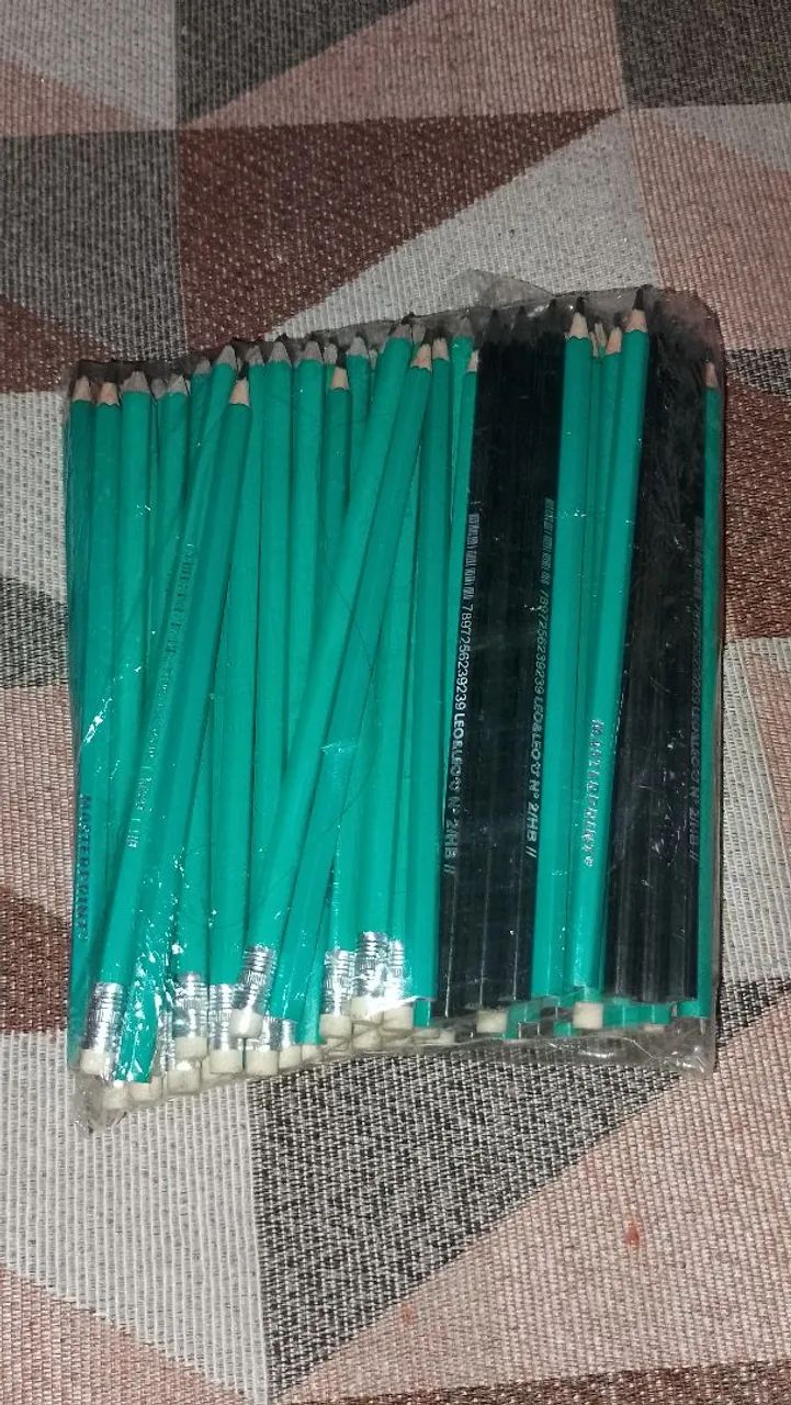 Kit com 118 lapis de escrever com e sem borracha + 6 caixas de lapis + 2 caixas de lapis
