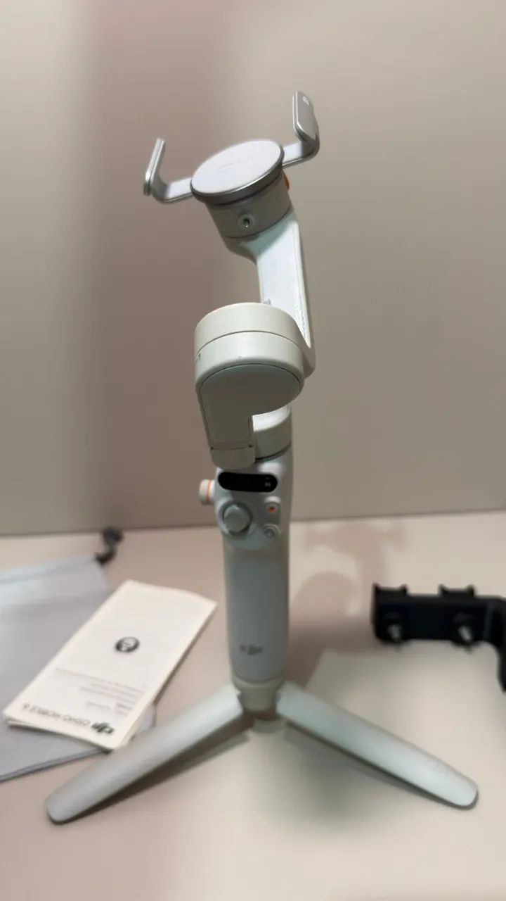 Gimbal DJI Osmo Mobile 6 + Suporte LED + Case - Foto 2