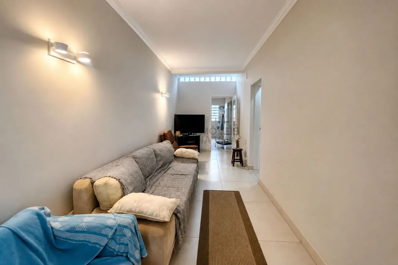 Casa com 210m², edícula e arquitetura dos anos 60 - Foto 4