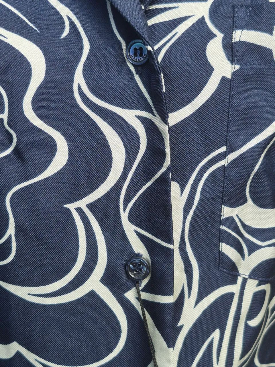 Camisa de botao Weekend Max Mara Azul e branca - Foto 4