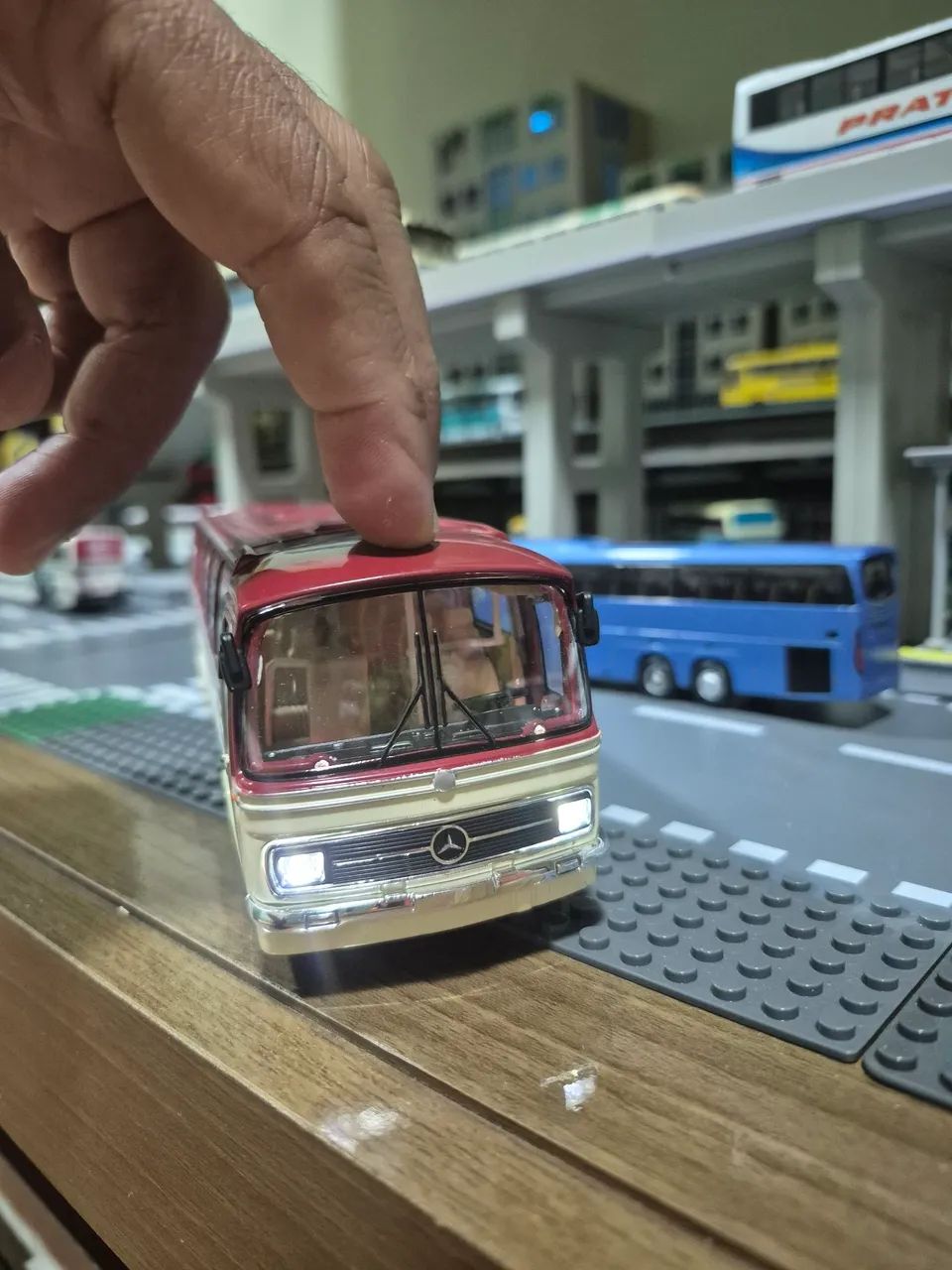 MINIATURA DE ÔNIBUS MERCEDES BENZ O- 302 MODELO ALEMÃ  - Foto 3