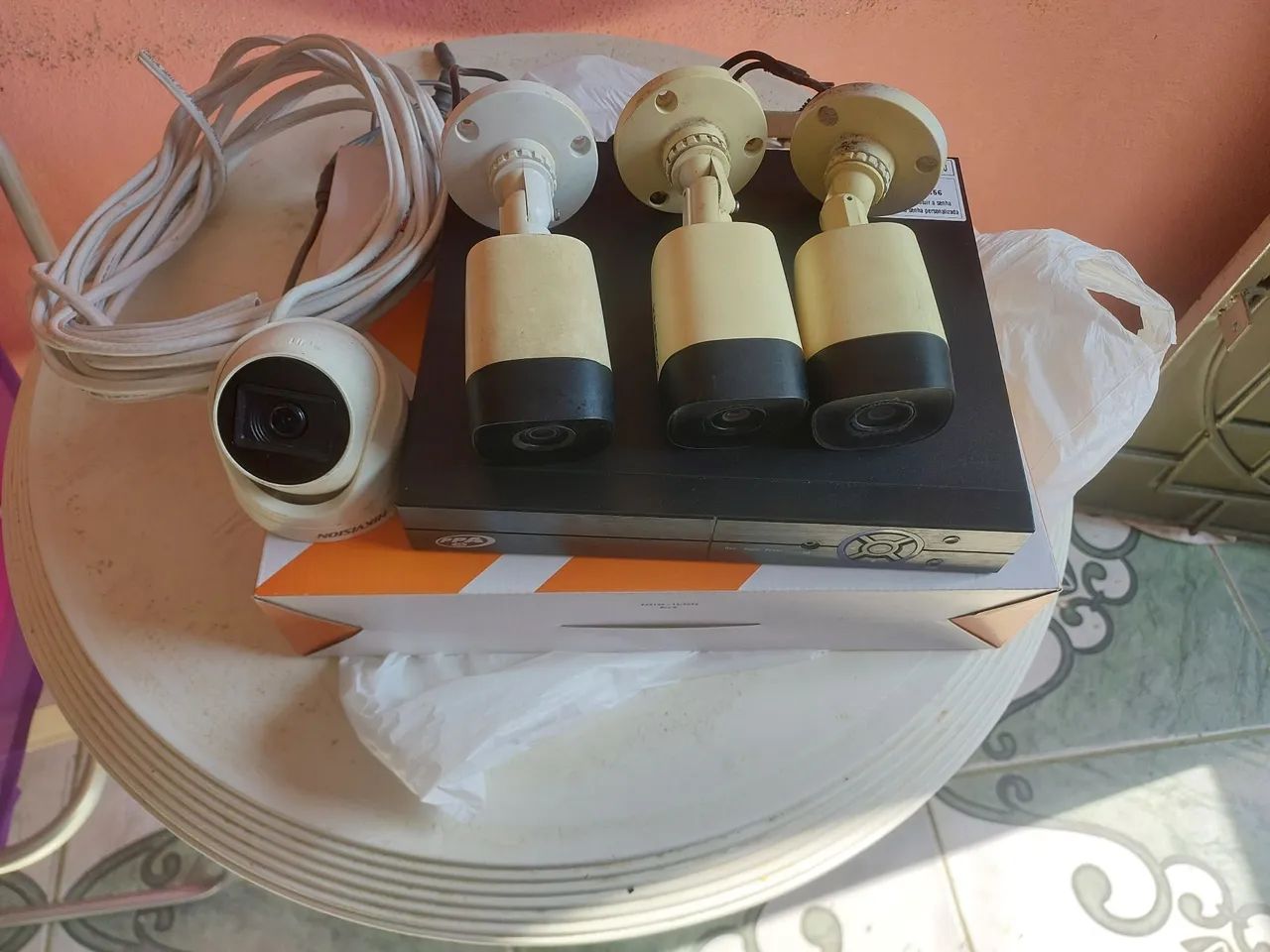 Kit de 04 câmera dvr 08 canais semino funcionando perfeitamente  - Foto 2