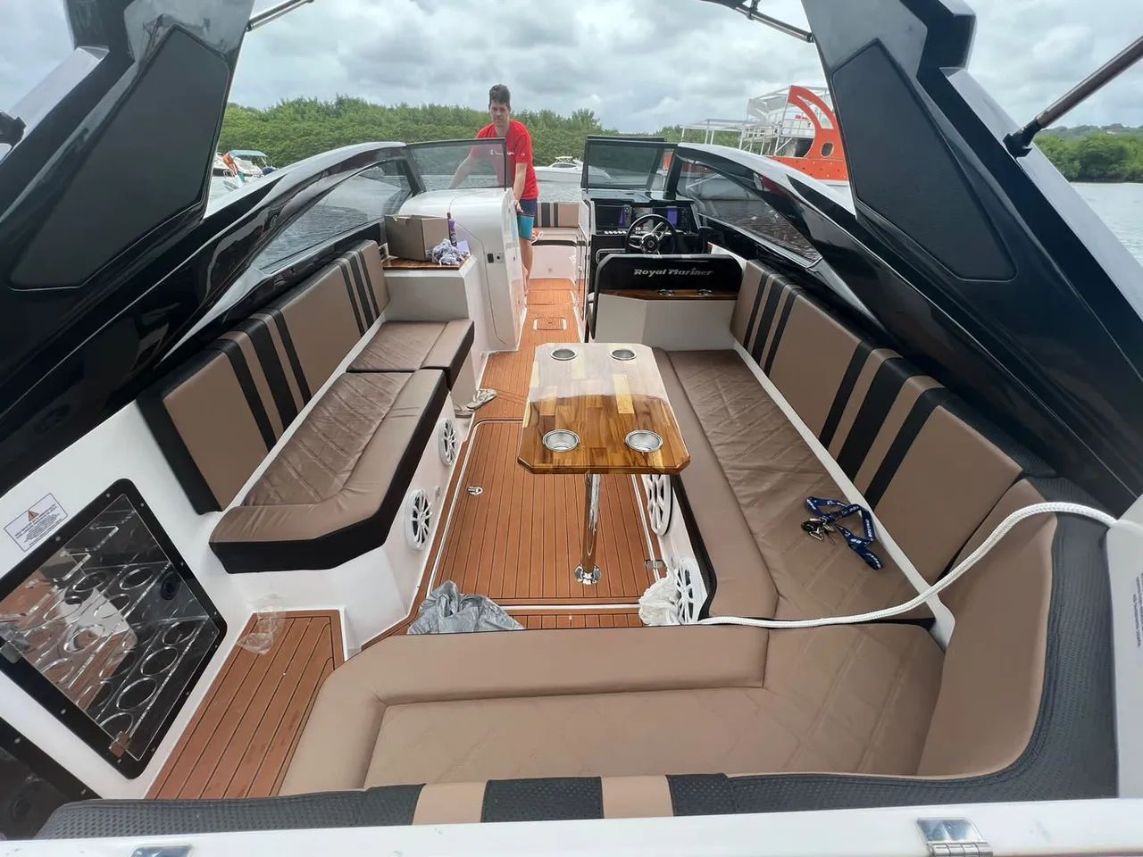 LANCHA ROYAL MARINER 280 - GRAN CABRIO - 2024 - 350 HP - APENAS 100 HORAS NA GARANTIA. - Foto 5