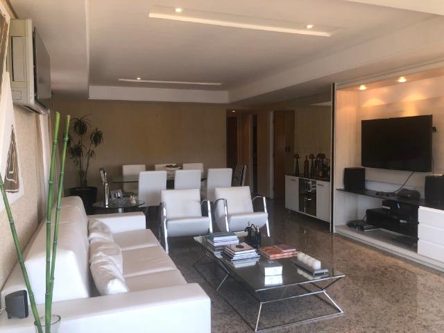 Apartamento um por andar 180m², 3 suítes, 3 vagas,"porteira fechada"
