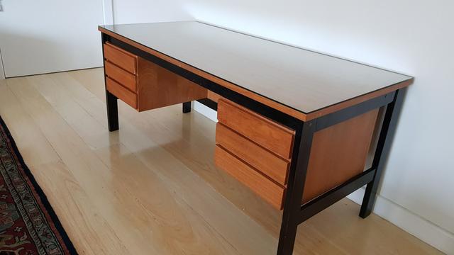 Mesa de escritório com 6 gavetas
