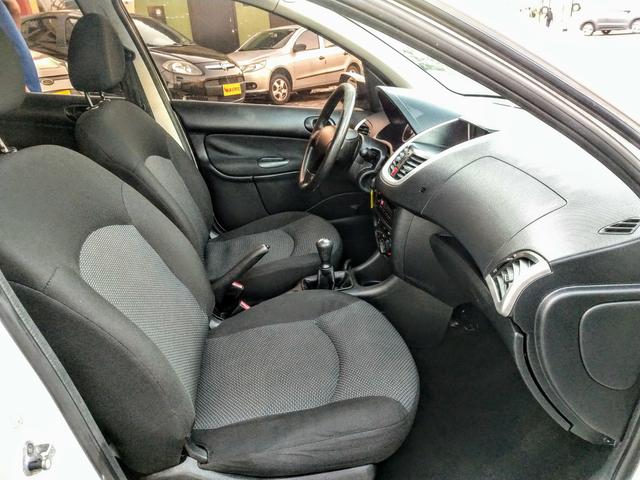 Peugeot 207 XR 2014 novíssimo + IPVA e transferência - Foto 10