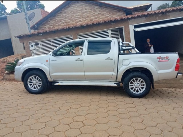 TOYATA HILUX 4X4 DIESEL