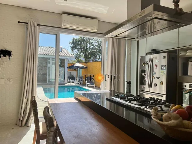 Casa à venda - Camburi - São Sebastião-SP
