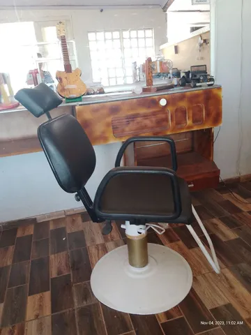 Poltrona Barber Pro Capitonê Premium Reclinável - Prismec Móveis -  Indústria & Comércio