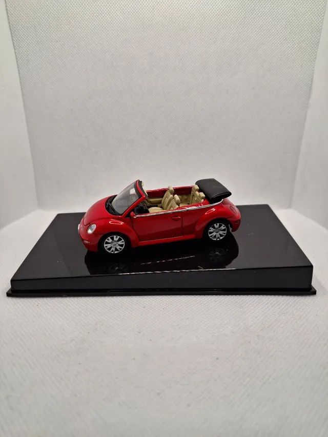Miniatura Volkswagen New Beetle - Escala 1/43 - Marca Autoart  - Foto 4