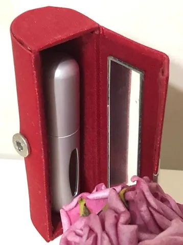 Porta baton e porta perfume ja com perfume importado (novo)  - Foto 2