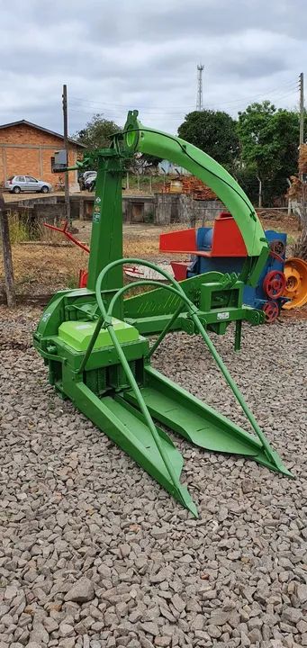 Ensiladeira / Colhedora de Forragens Cremasco Custom 950 C-III, Ano 2015.