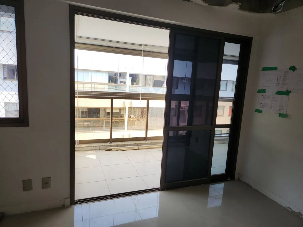 Porta de vidro e alumínio com design moderno - Foto 2