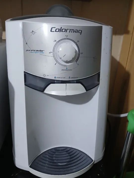 Purificador De Água Colormaq Branco Com Refrigerador bem conservado 600,00