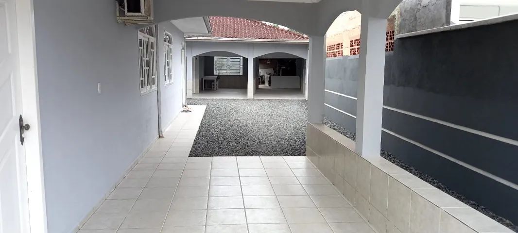 Vendo casa com 4 quartos no Iririú com 1 suíte  - Foto 4