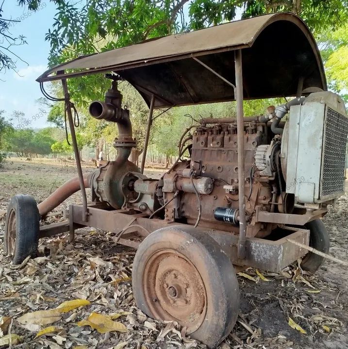 Motor de irrigação 4 cilindros mais canos.