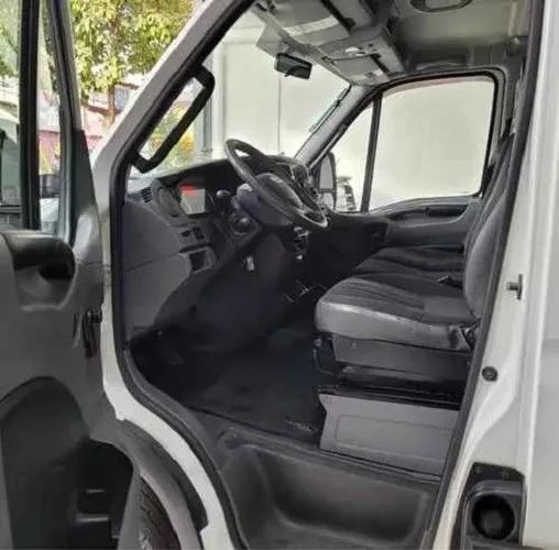 Iveco Daily 35s14 ano 2015 bau seco - Foto 8