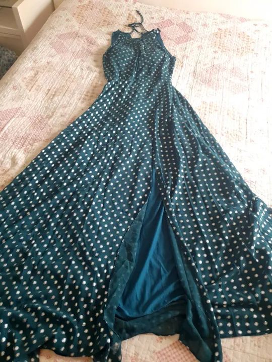 Vestido verde musgo para festas - Foto 3