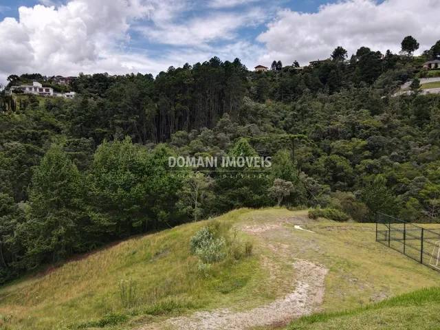 Lote à Venda em Condomínio Fechado na Região do Alto do Capivari - Campos do Jordão