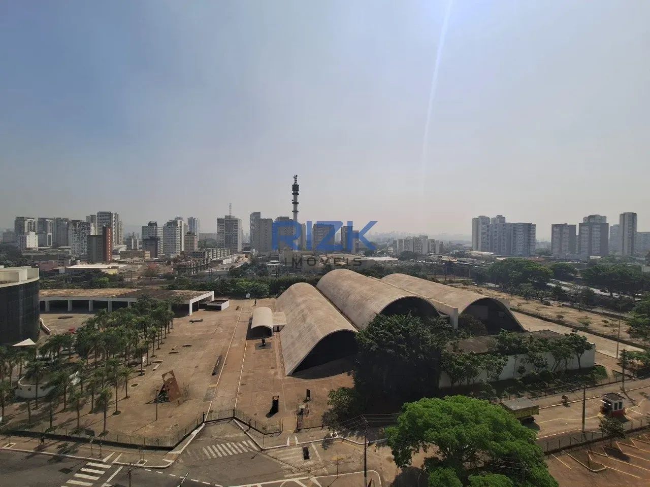 Frente ao Memorial da América Latina - Foto 3