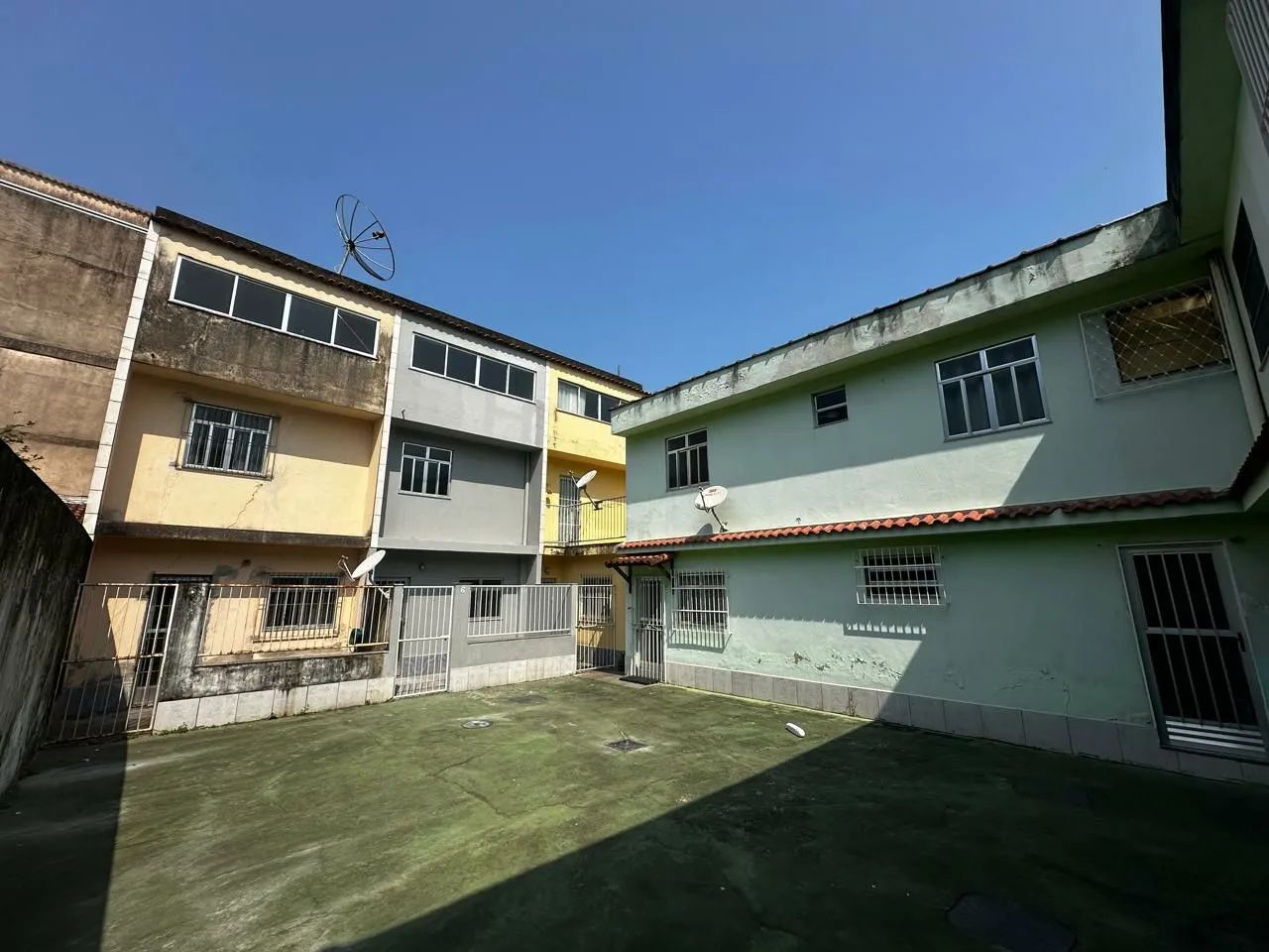 TRIPLEX DE FUNDOS A VENDA EM MURIQUI 