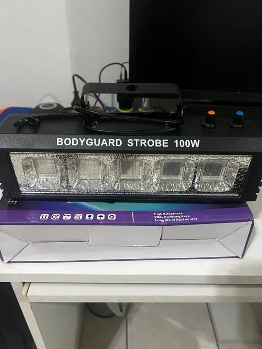 STROBBO RGB 100W portátil
