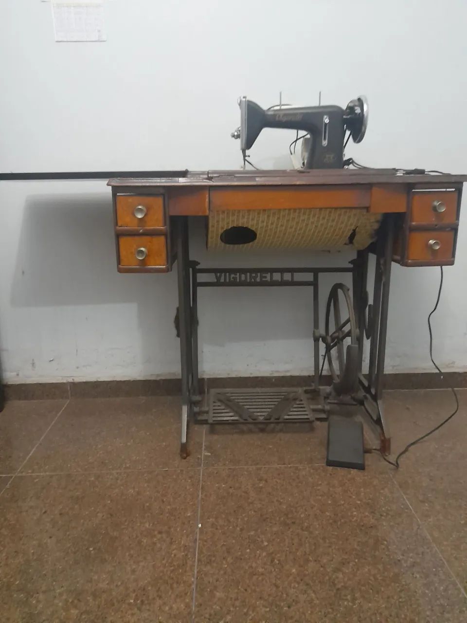 Máquina de Costura Vigorelli Antiga - Foto 3