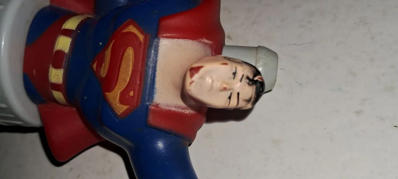 Bonecos Superman e Batman suco belly washers - Foto 3